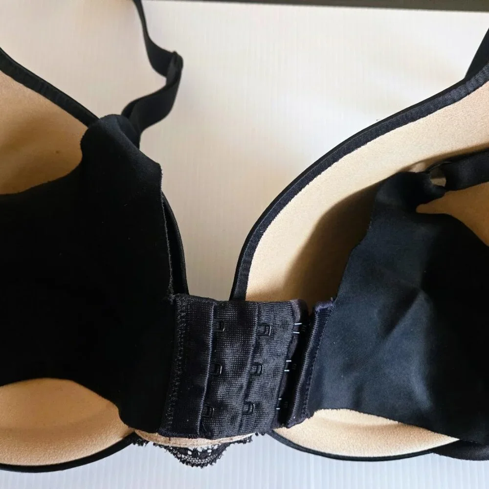 Maidenform‎ black satin t-shirt bra 38C